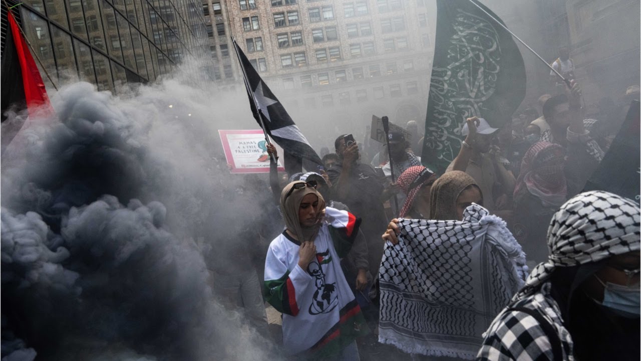 Hamas flag waved during chaotic anti-Israel protests in New York
