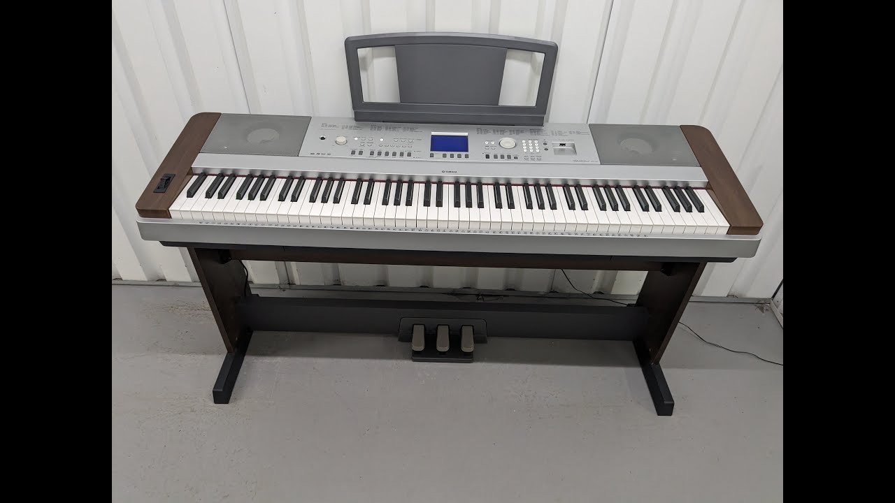 Yamaha DGX-640 digital piano keyboard arranger stock number 24261