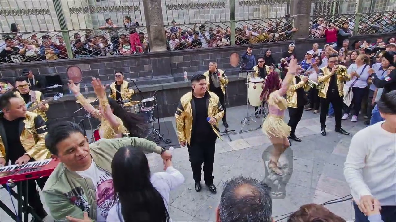 Mike Rodriguez Jr NK8 La Sonora - Linda muchachita en vivo zócalo de Puebla 