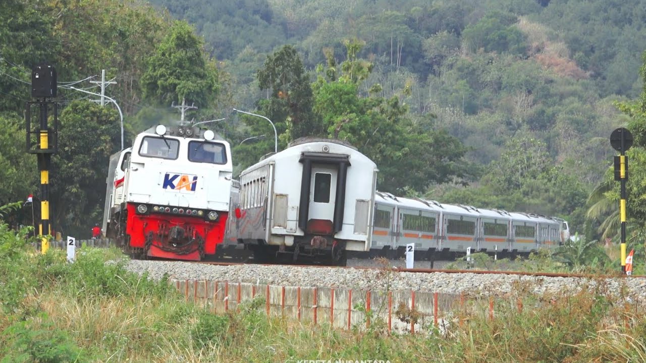 TOP‼️ 17 KOMPILASI KERETA API NGEBUT BERPAPASAN DI JALUR GANDA