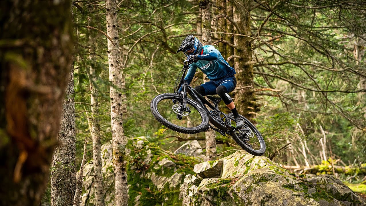 Youn Deniaud au guidon du nouveau VTT enduro Giant Reign