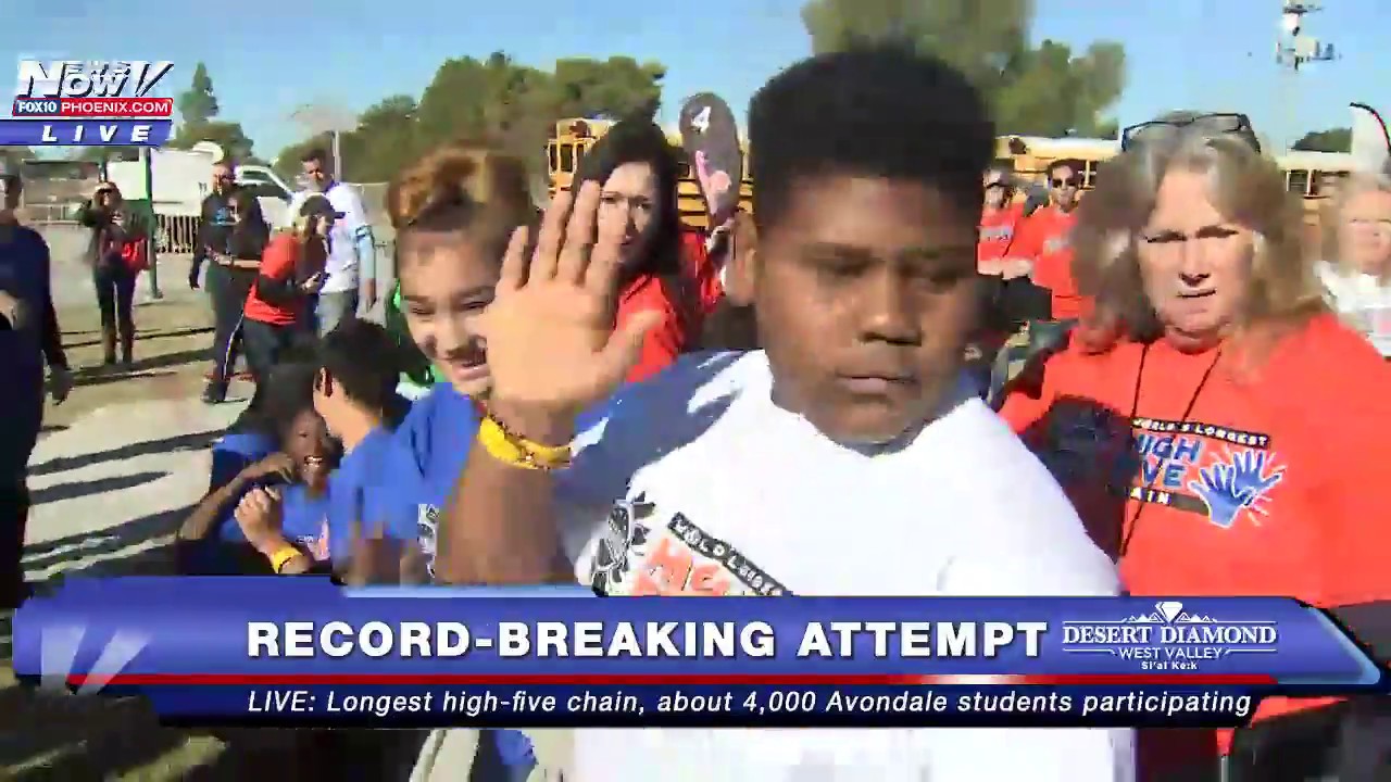 WOW: Nearly 4,000 Avondale Students BREAK Guinness World Record for LONGEST High-Five Chain - FNN