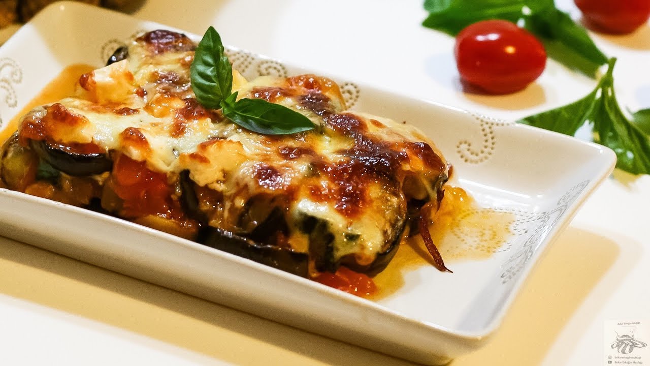 Fırında Peynirli Patlıcan - Fesleğenli Sarımsaklı Domates Sosu ile Hafif Bir Yaz Yemeği