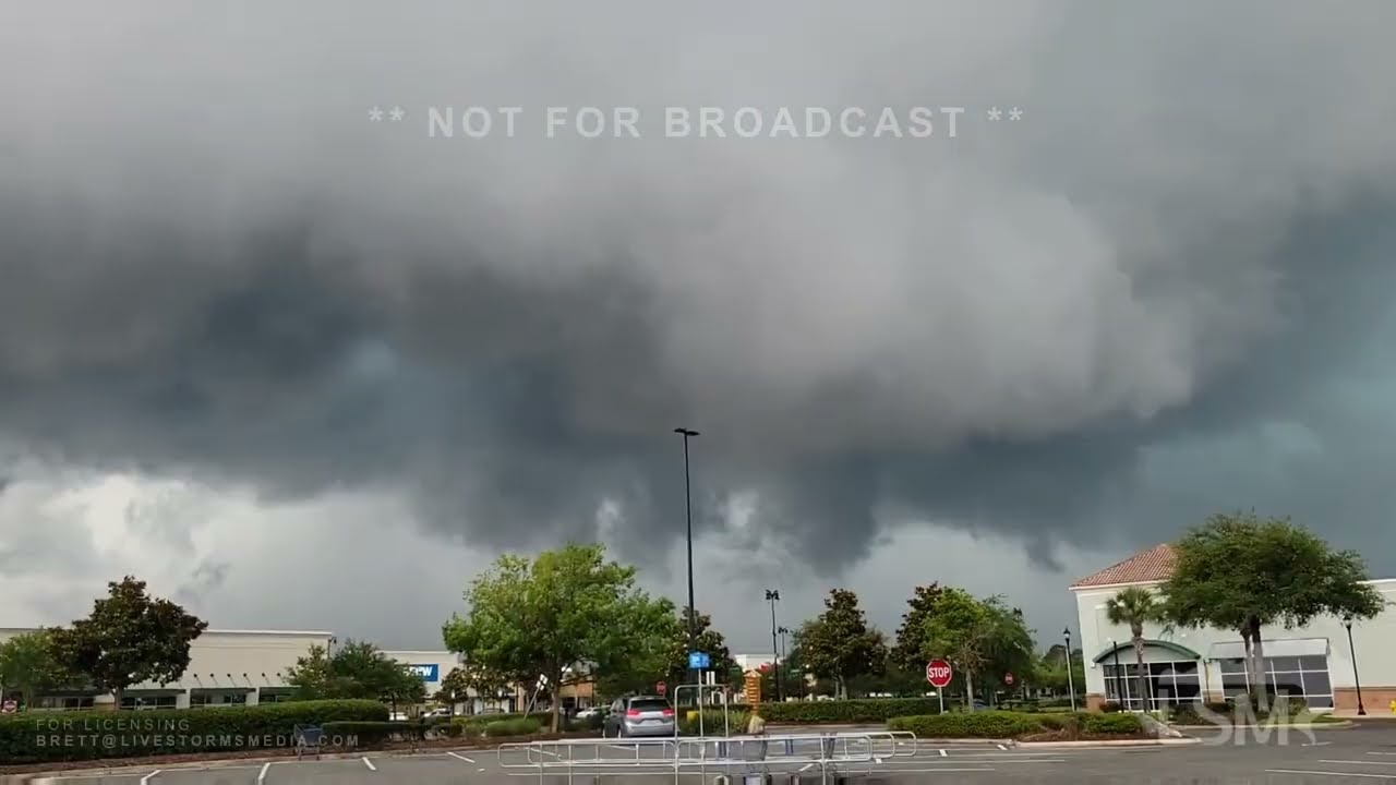 05-15-2022 Jacksonville Florida-Tornado in Front of Chaser-Loud Thunder