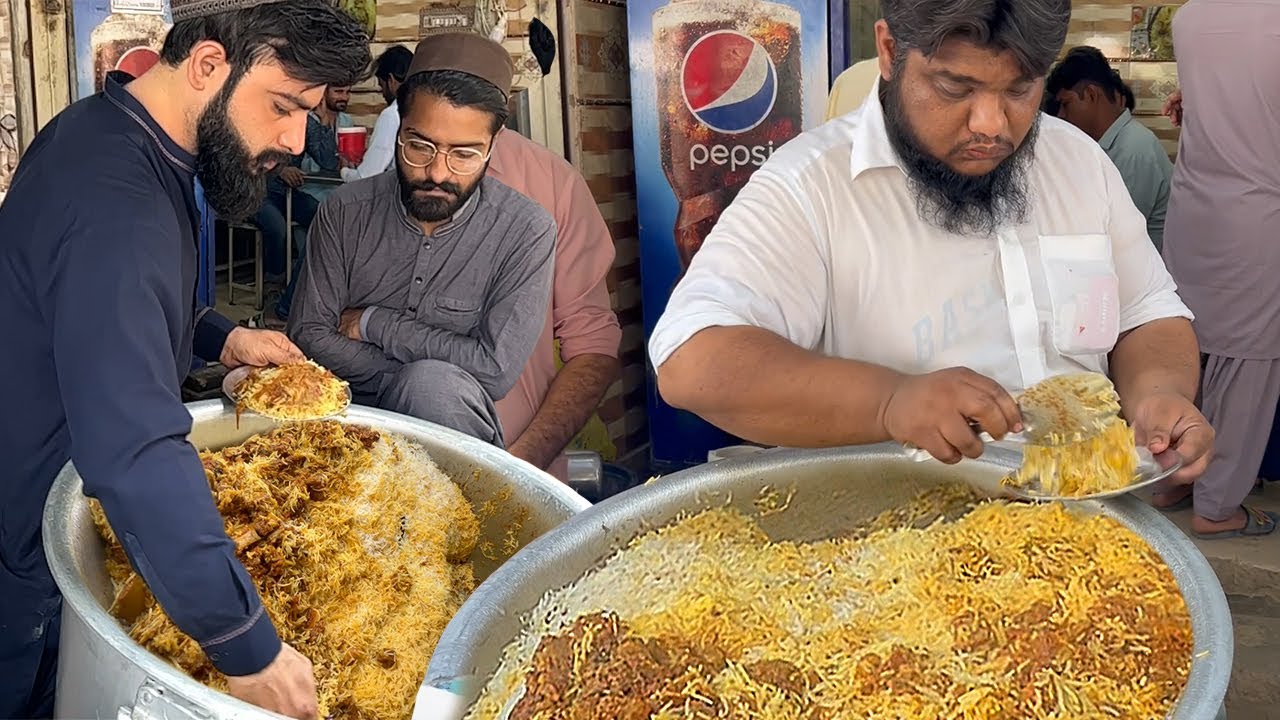 KHATRI BIRYANI &bull; Famous Beef Biryani on Biryani Street | Fresh Masala Memoni Biryani | STREET FOOD
