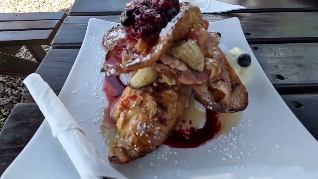 📍Julians Berry Farm and Caf&eacute;  👉 Whakatāne