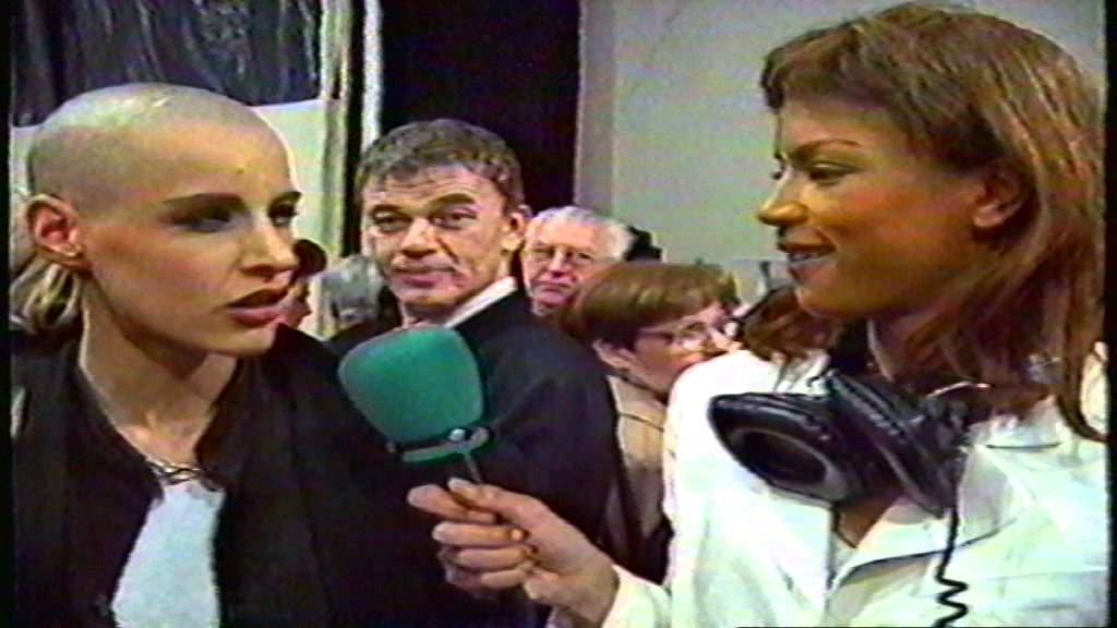 How Models Prep Before a Show 1994