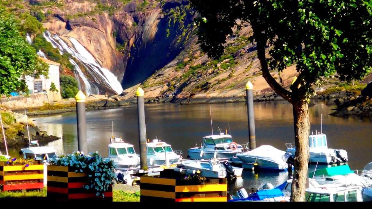 Cascada de Ézaro, donde el Río Xallas se funde con el Océano Atlántico