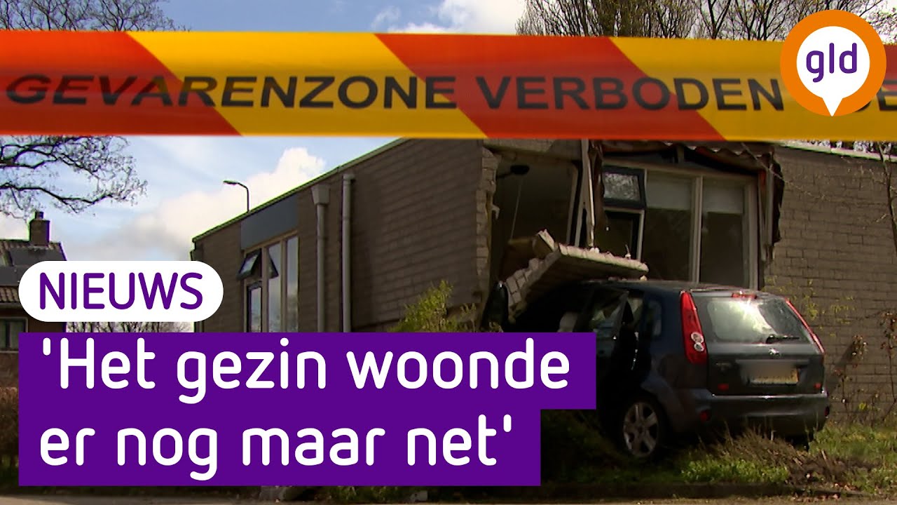 Auto rijdt huis met vluchtelingen binnen in Oosterbeek