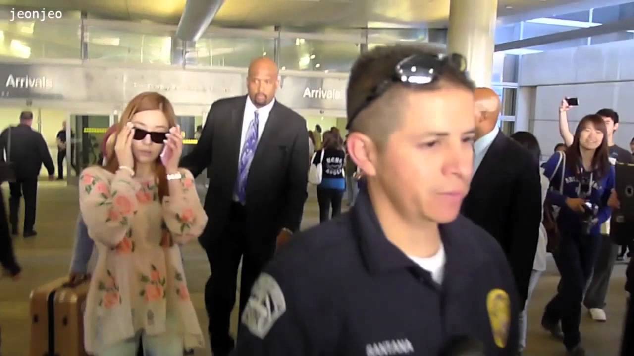 121109 - Tiffany and Sunny arrival at LAX