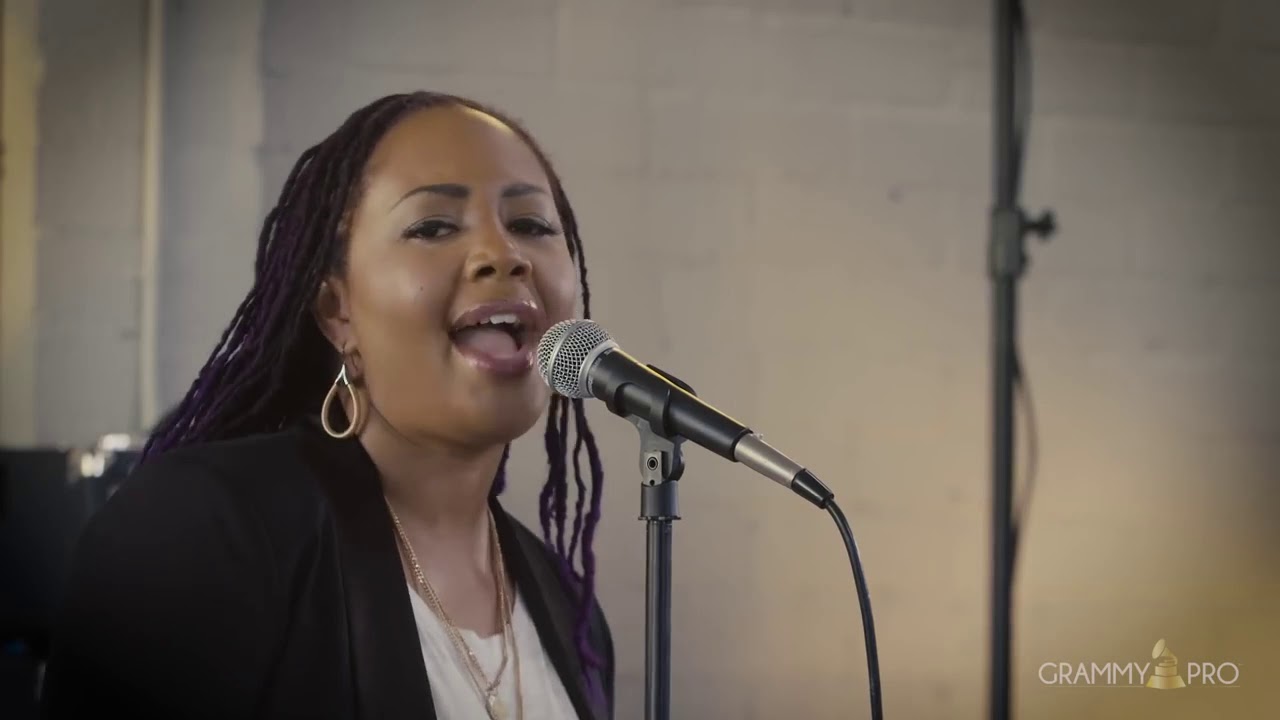 Lalah Hathaway Performs 