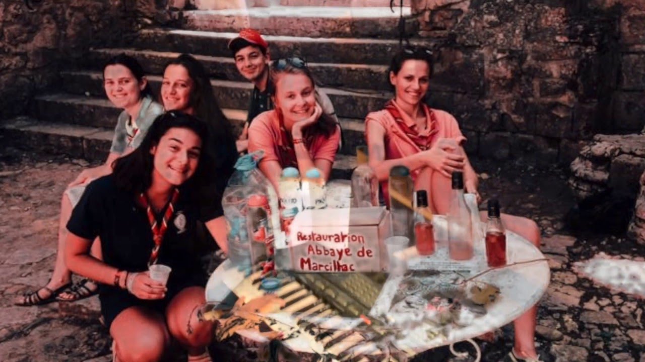 BENEVOLAT EN L'ABBAYE - ETE 2015