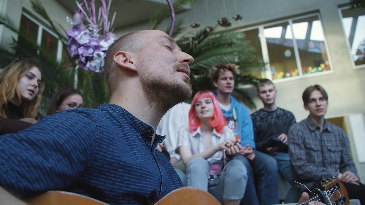caur stiklu: Manu Mikus Straume - Pavasara rīta miniatūra (2022)