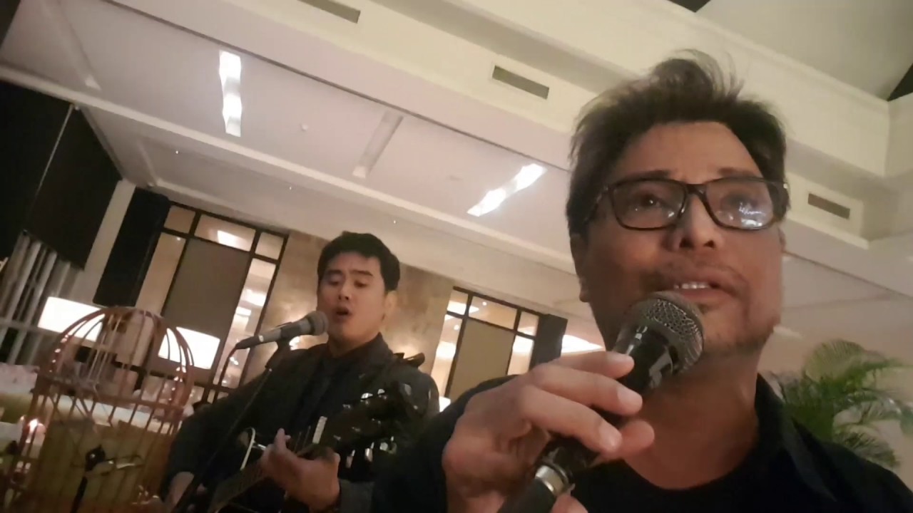With..Arnel Ignacio and Jimmy bondoc...HOW DEEP IS YOUR LOVE..