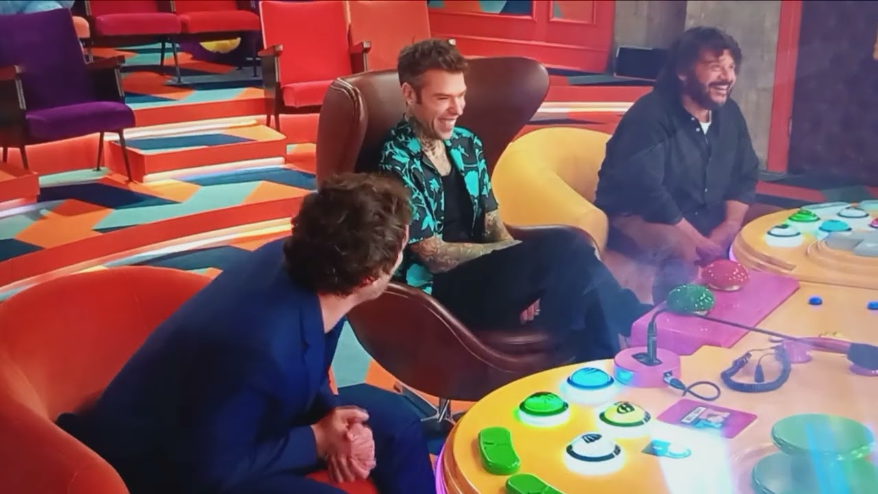 L'ingresso di Lunanzio a LOL4 - LOL 4 episodio 2