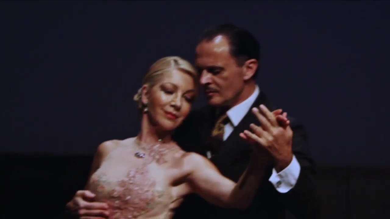 Patricia y Matteo dancing 