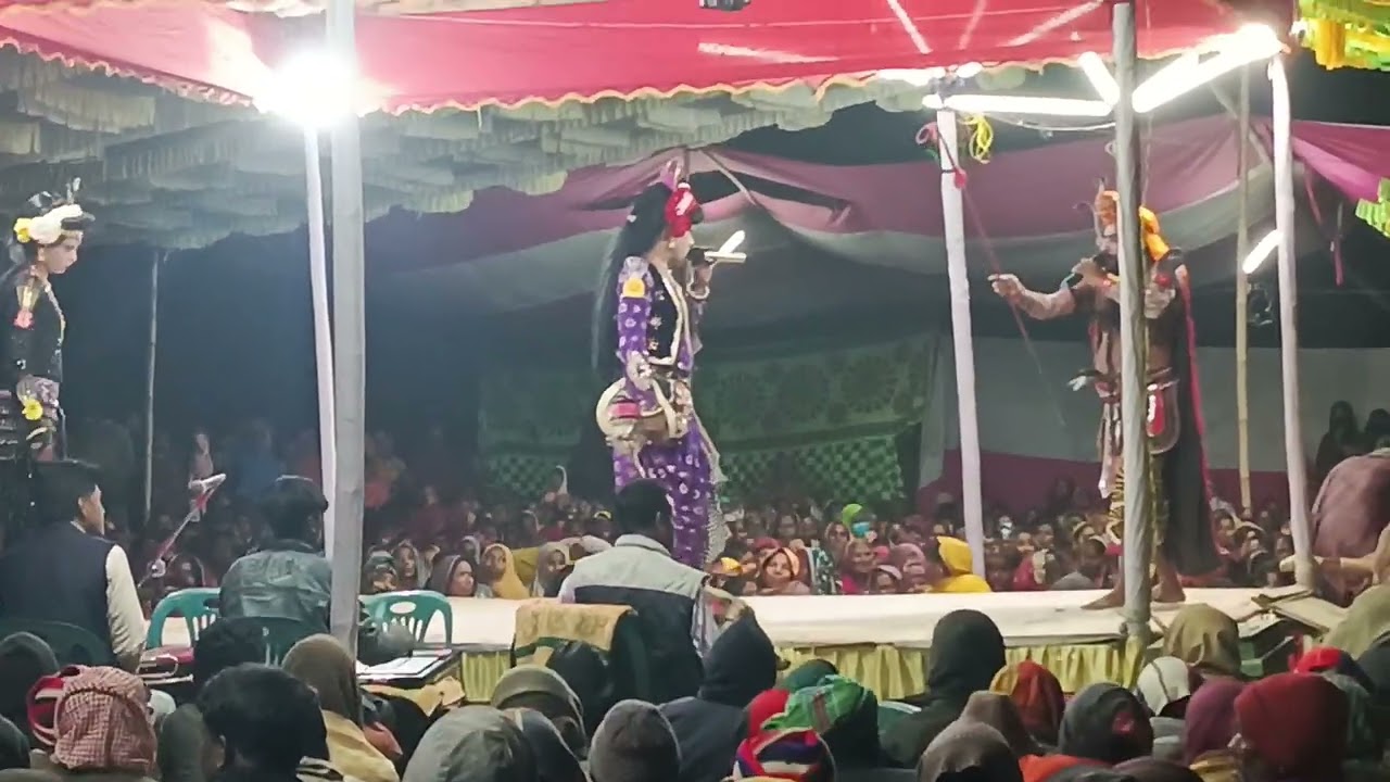 কালিহাতী হতে আগত মফিজ নাট্যকার বিন বাজিয়ে সাপের নাচ