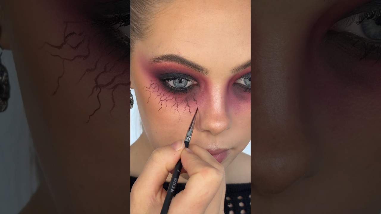 simple VAMPIRE Halloween makeup 🧛&zwj;♀️🩸 #shorts #halloween #vampire
