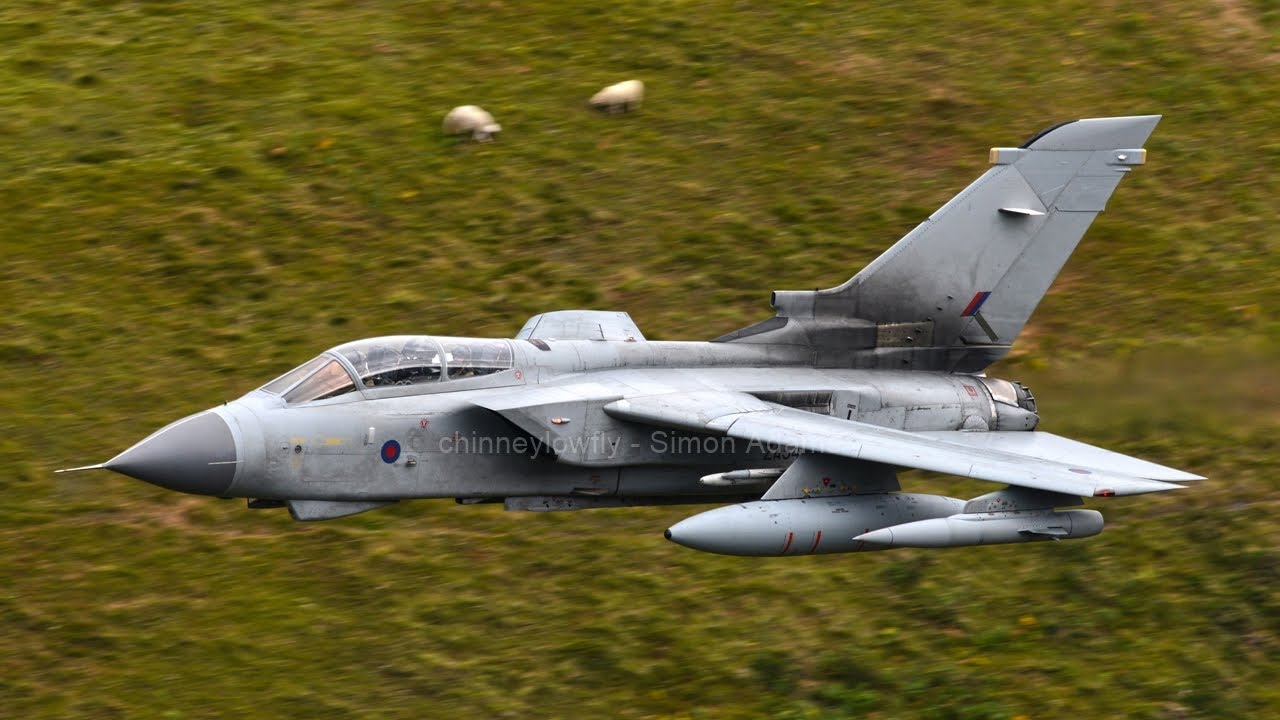 Mach Loop - RAF Tornado GR4 low level pass Cad East