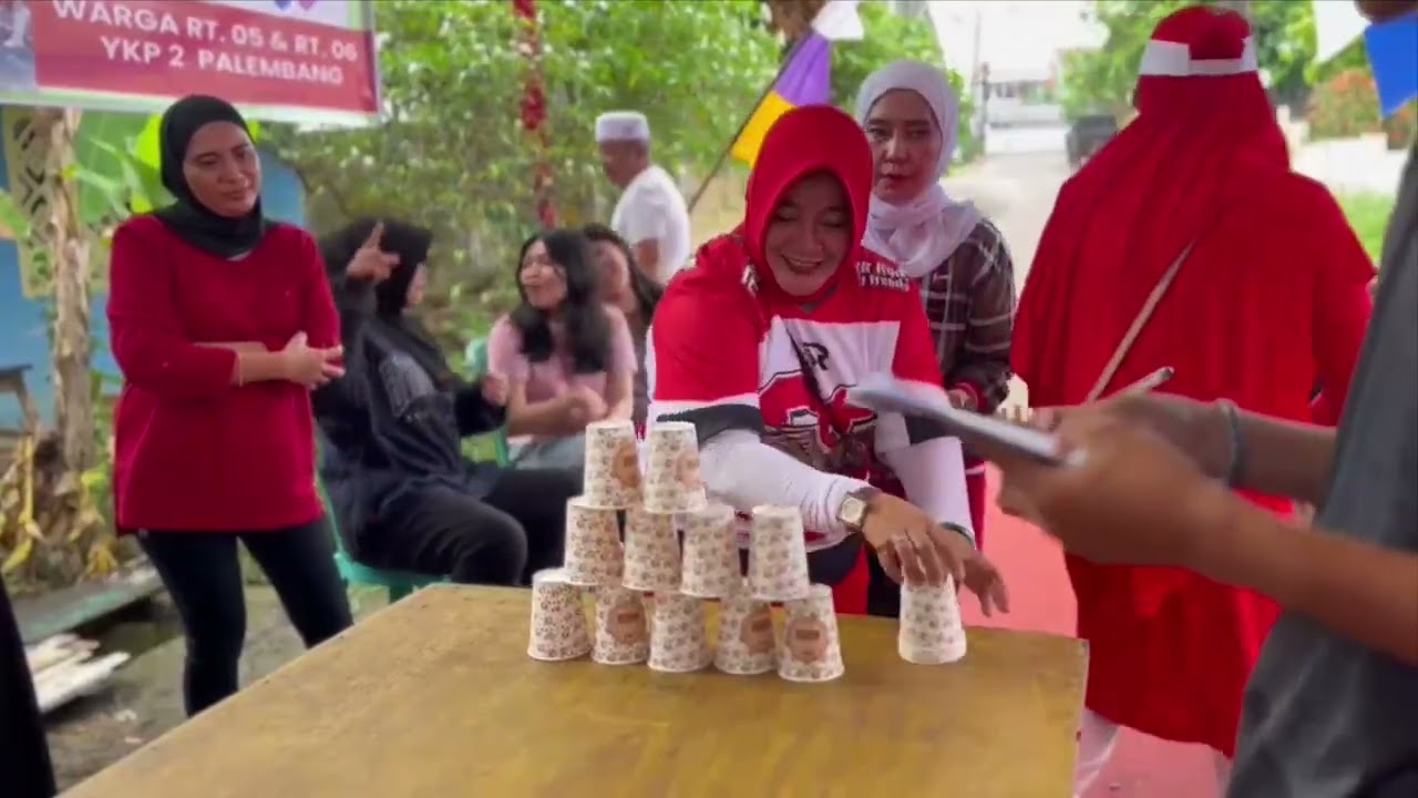 Part. 5 Keseruan Lomba Menyusun Cangkir Piramid.