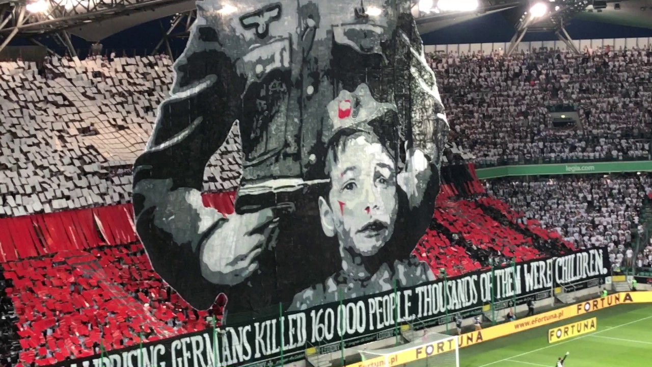 Minuta ciszy ku czci bohaterów Powstania Warszawskiego. Hymn Polski przed meczem Legia - Astana