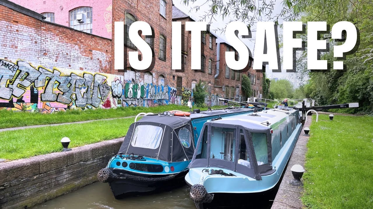 A Very Different View NARROWBOAT ADVENTURES In The City Ep 67