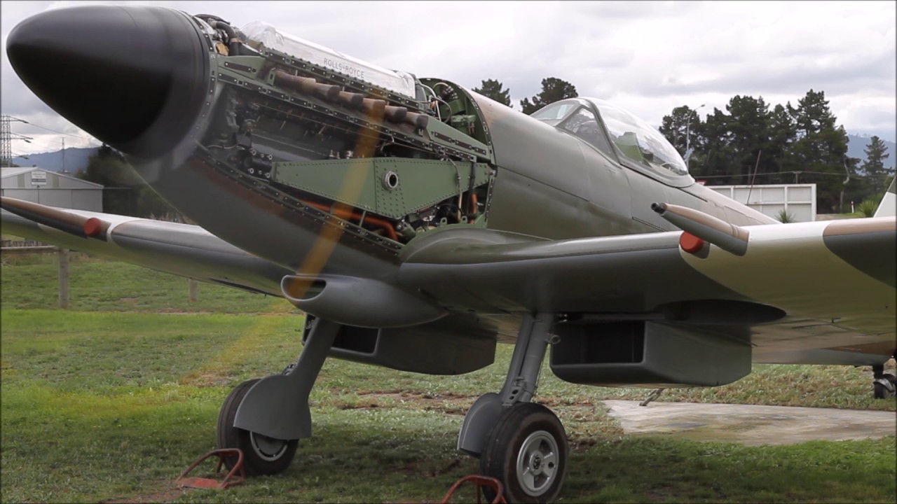 Supermarine Mk XIV Spitfire full power engine run.