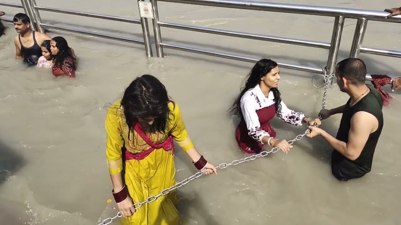 haridwar #maa #ganga 🙏#youtubeshorts #viralvideo #kanharti #pati ke sath gaye ghumne hum log 😍🤗