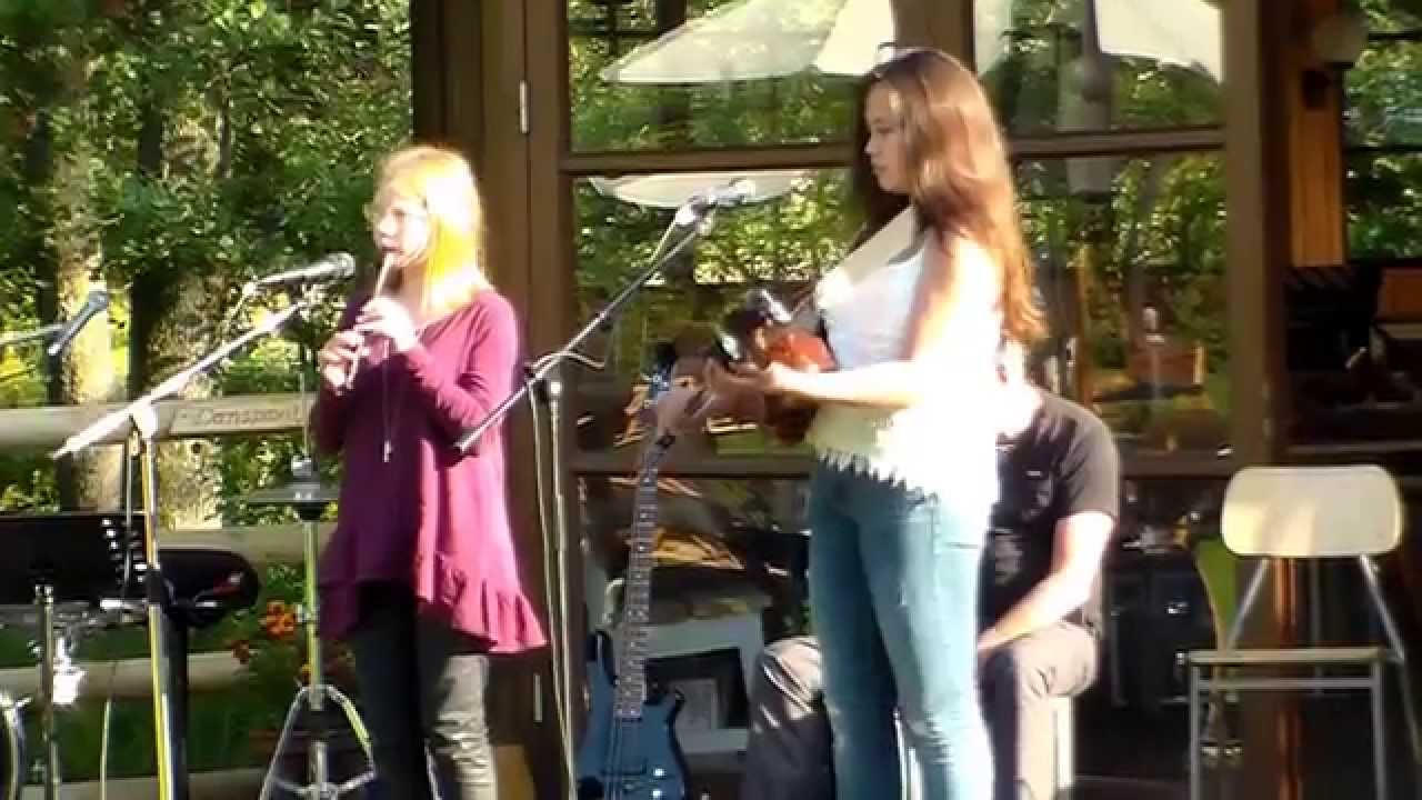 Alma Carr 13 år flöjt Våxtorps Hembygdsgård Julia Frölich 14 Nyclelharpa Risberg 25 år