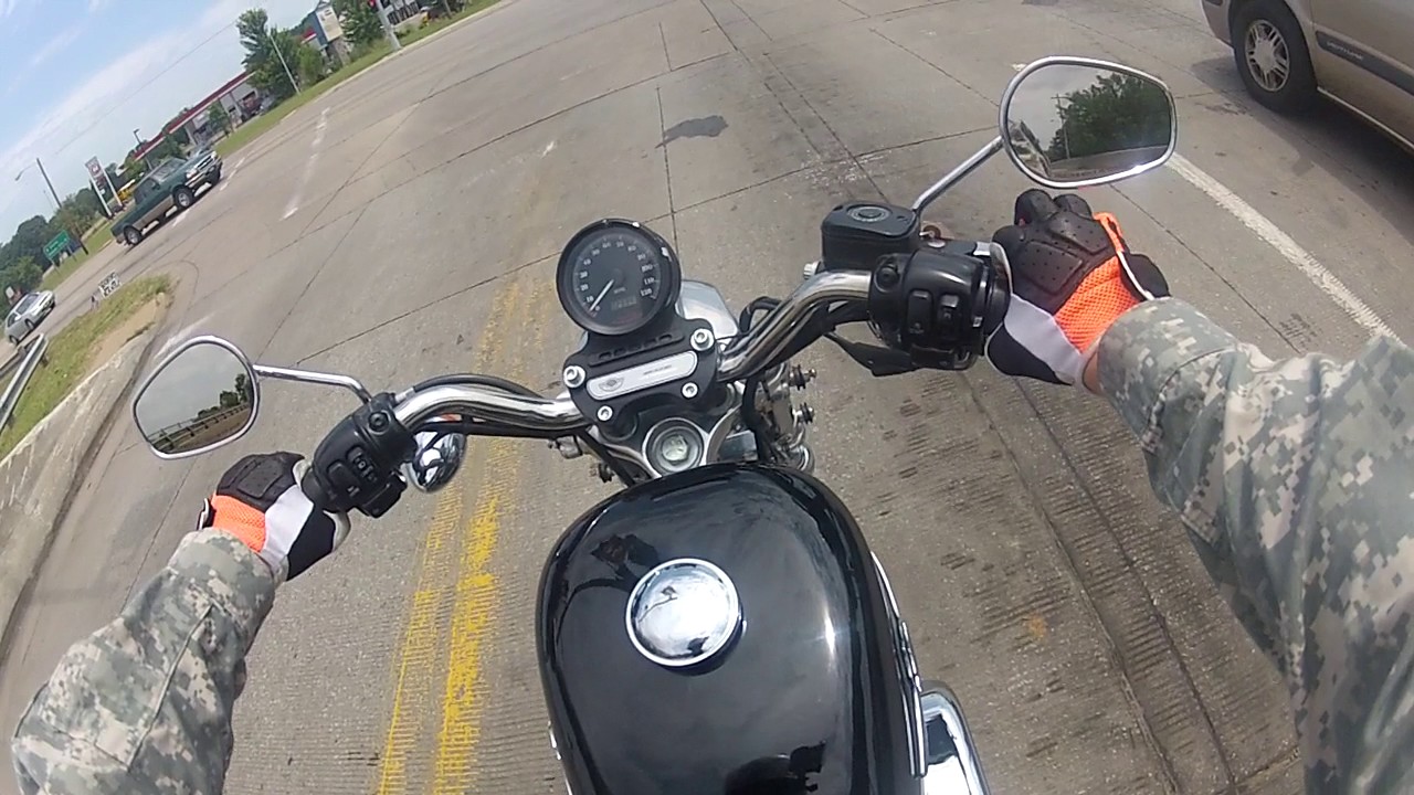Let's Ride??? Riding a 2003 Harley Davidson 883 Sportster / Grinding gears