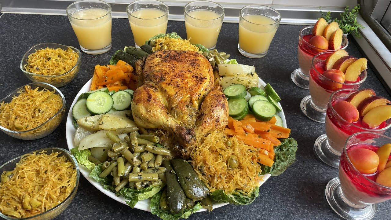 Menú delicioso y rápido/ pollo relleno/ postre con sabor increíble y batido fresco.