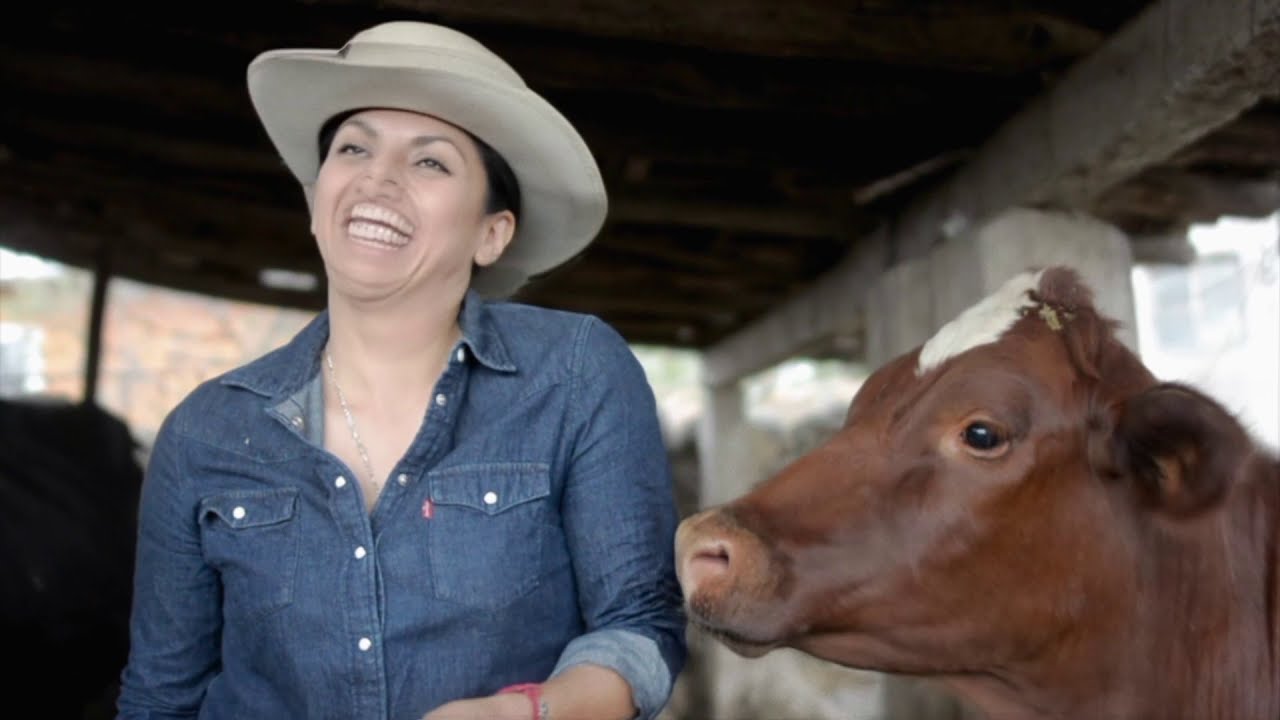Haciendo unos ricos quesos de rancho
