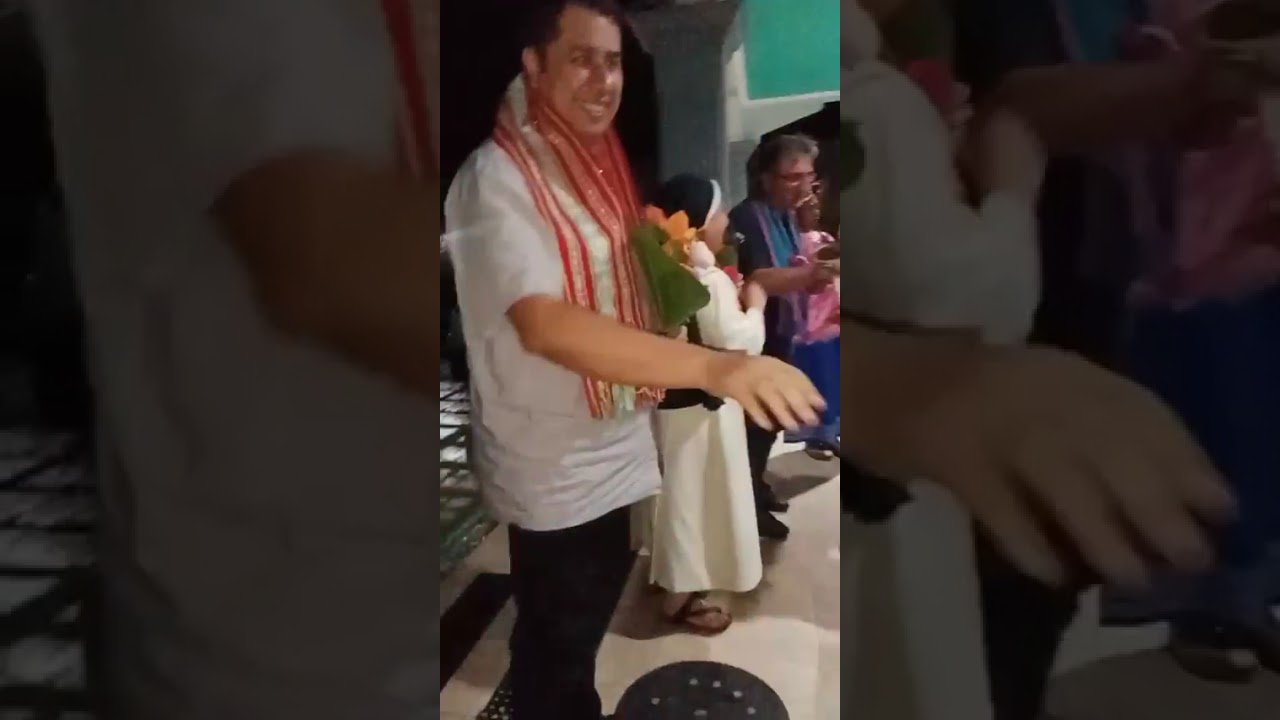 Bahagia berkumpul bersama. 