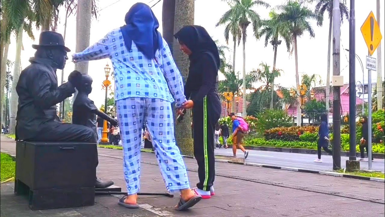 Kompilasi prank patung..!! Kumpulan kagetnya orang-orang yang penasaran part_1