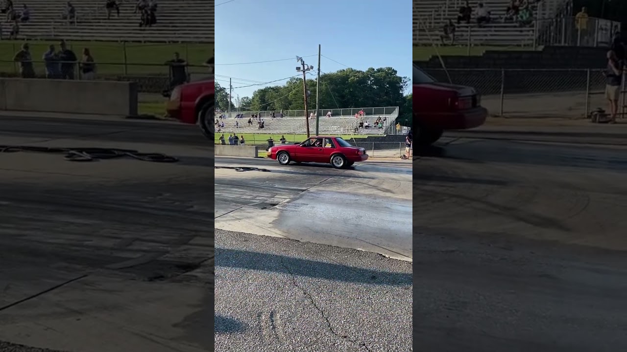 FORD MUSTANG Burnout! 1/8th mile drag race! 