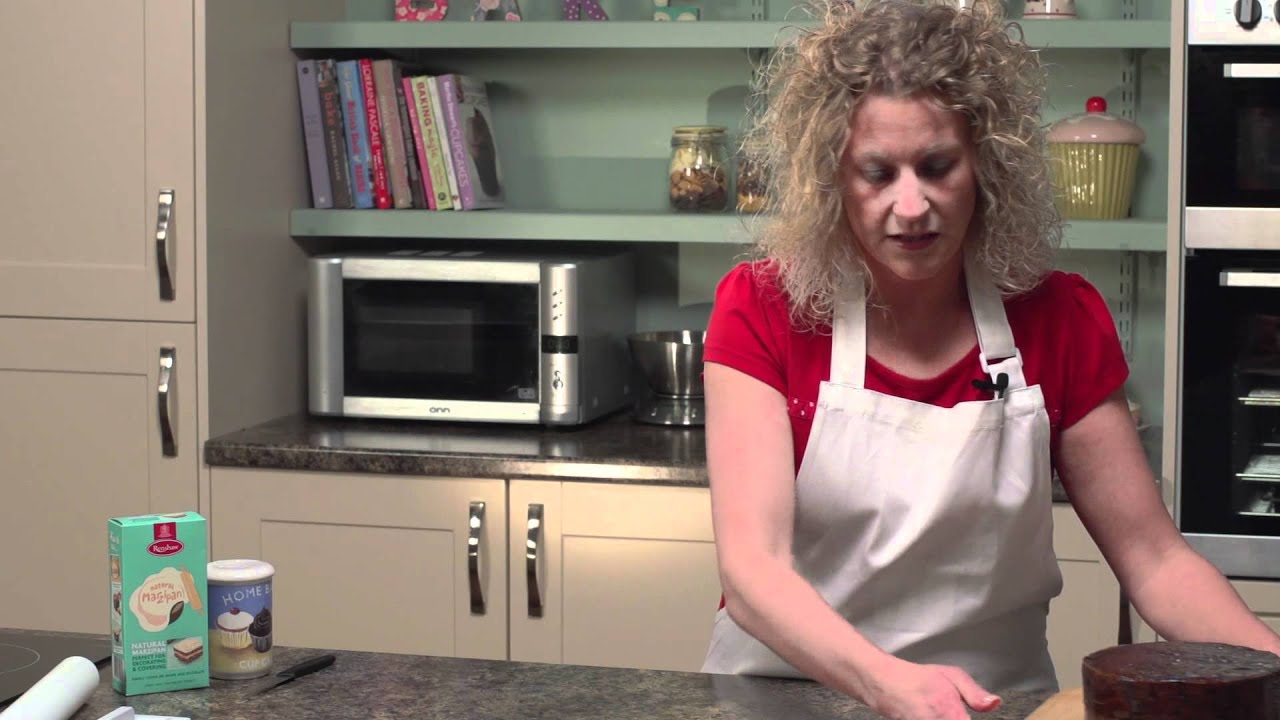 Renshaw: How to cover a fruit cake with Marzipan