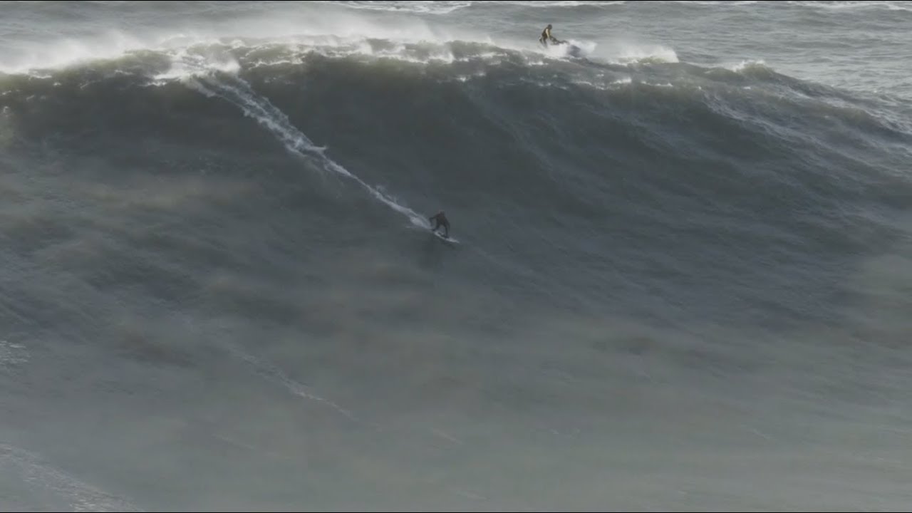 Tow-in Surfing in Portugal - Giant Waves of Nazar&eacute;