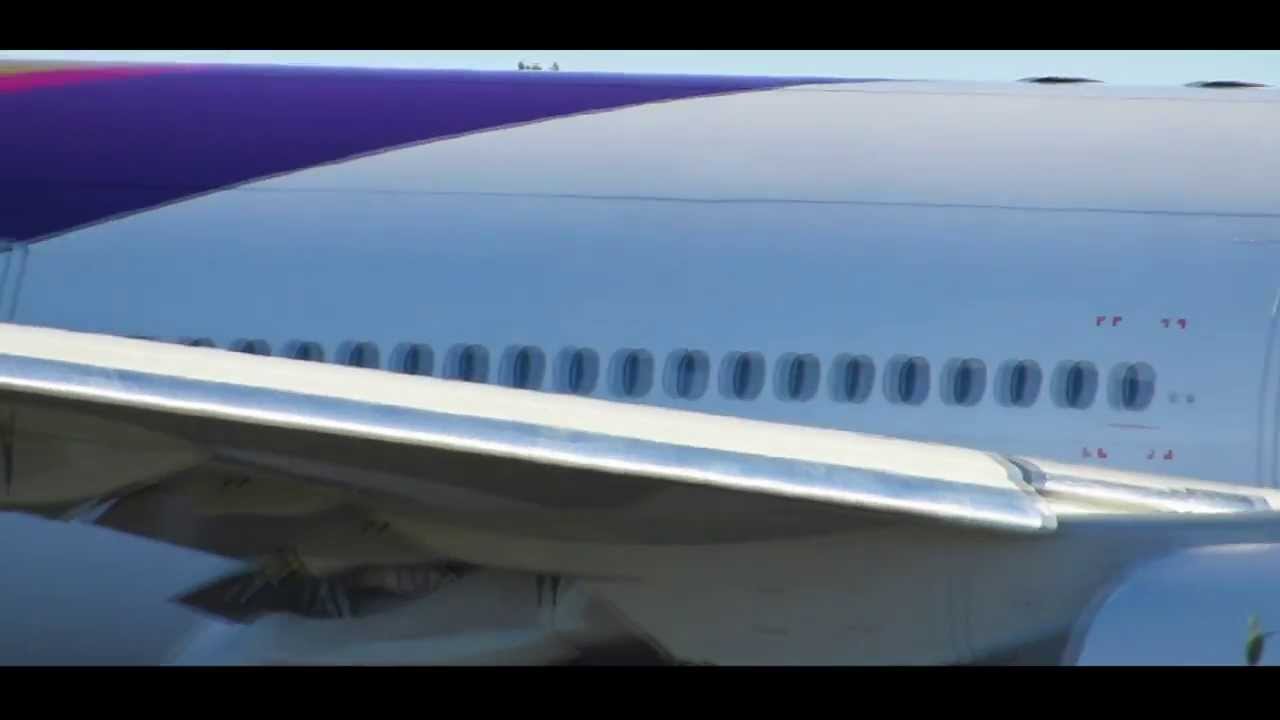HS-TKQ Thai Airways International Boeing 777-3AL(ER) Take-off Rwy 01L ESSA.