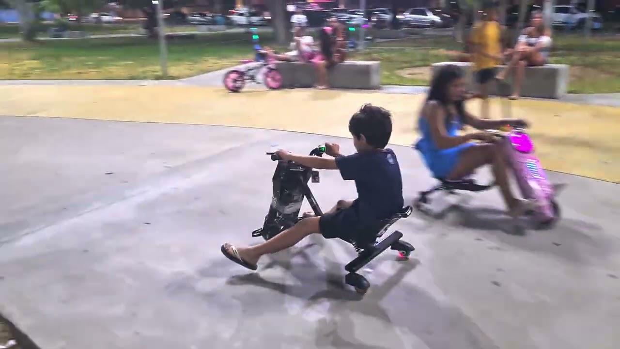 DIA DE TRICICLO ELÉTRICO NA PRAÇA CÍVICA - MANOBRAS RADICAIS 