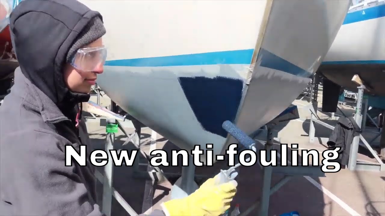 Fixing the previous owners mistake - Fully repainting the bottom