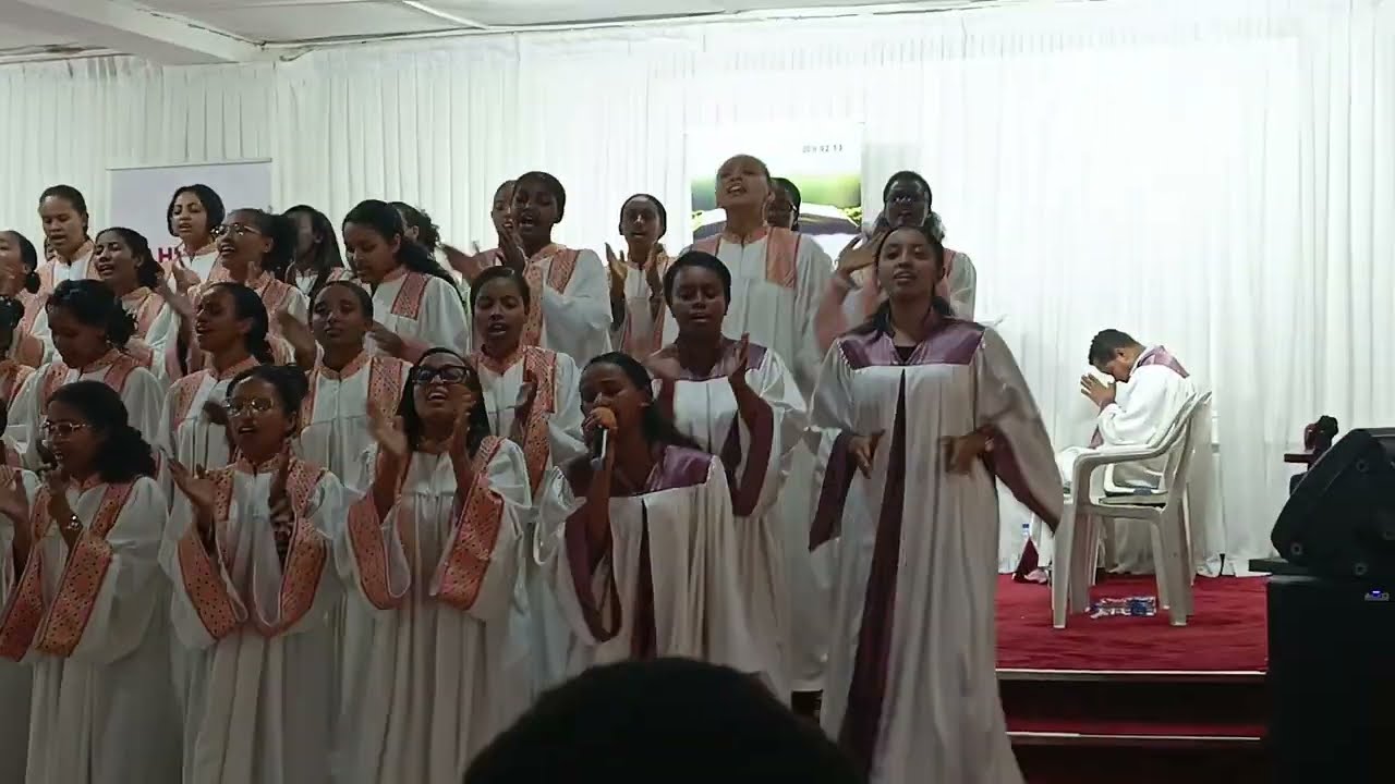 በመሐላ ቃሉን ያፀና፤እግዚአብሔር እርሱ ገናና።