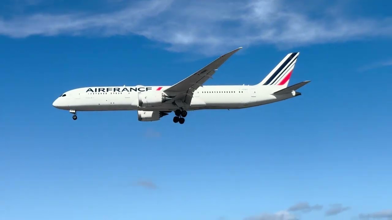 Diversion: Air France Boeing 787-9 Dreamliner Landing at St. John's International Airport (YYT/CYYT)