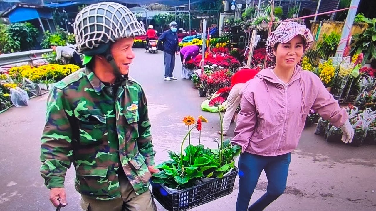 Rực Rỡ Chợ Hoa Ven Dòng Sông Cầu Trung Tâm Tỉnh Thái Nguyên Những Ngày Giáp Tết