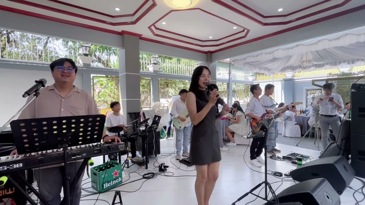 ສາວບ້ານເກີນຍັງຄອຍ | สาวบ้านเกีนยังคอย - ວົງດົນຕີເນລະມິດ Cover by Mona ເສບສົດລຳວົງ