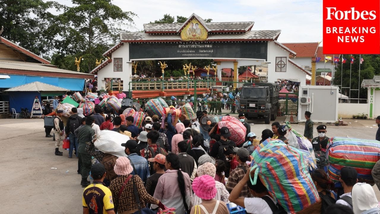 RAW VIDEO: Cambodian Workers Return To Thailand Following Ceasefire Between Thailand And Cambodia