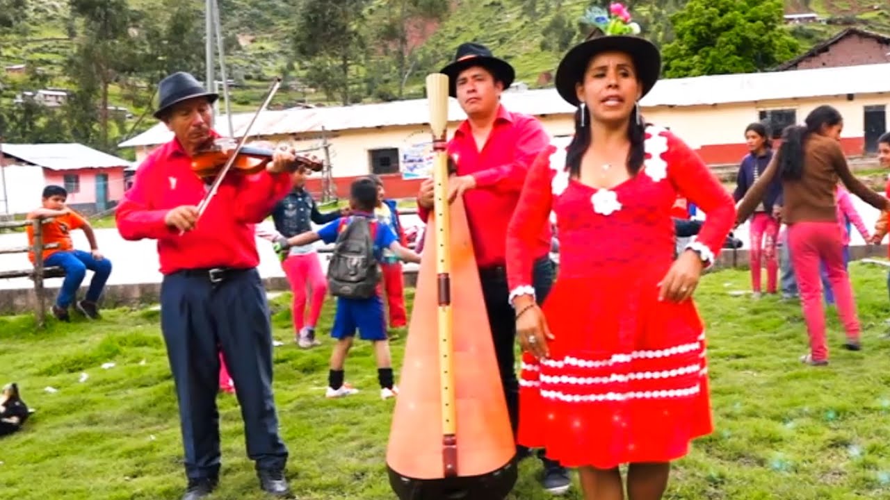 LLAQTA TUSUY CON LOS HIJOS DE TINTAY Y BELLA FLOR DE AYMARAES APURIMAC TEMA: CUYASCCALLAY COMPADRE