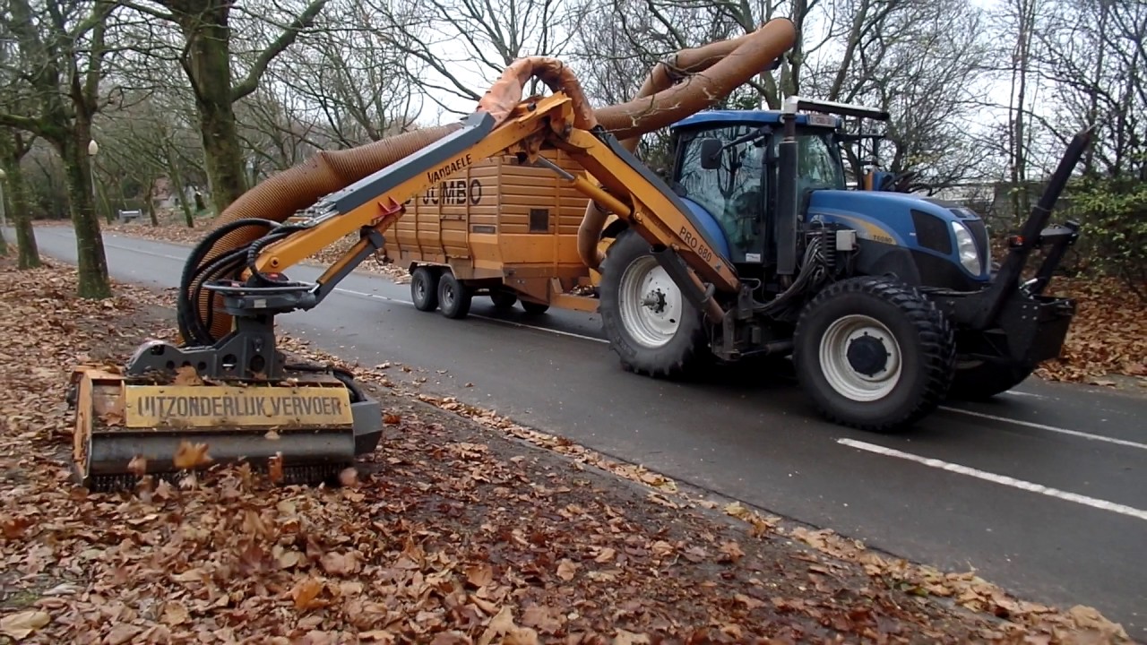 BLADRUIMEN MET DE NEW HOLLAND T 6080