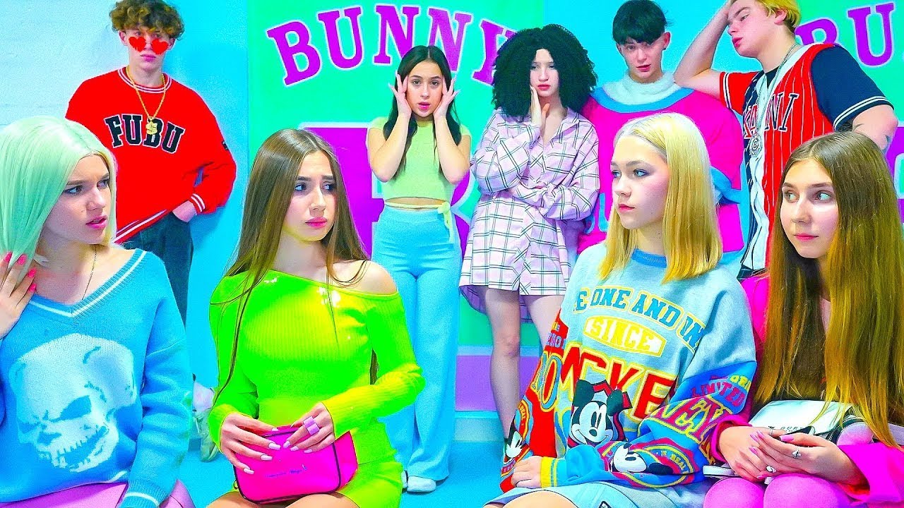 Nowe cheerleaderki 👿 Kto będzie najpopularniejszą dziewczyną w szkole? | Historie w szkole