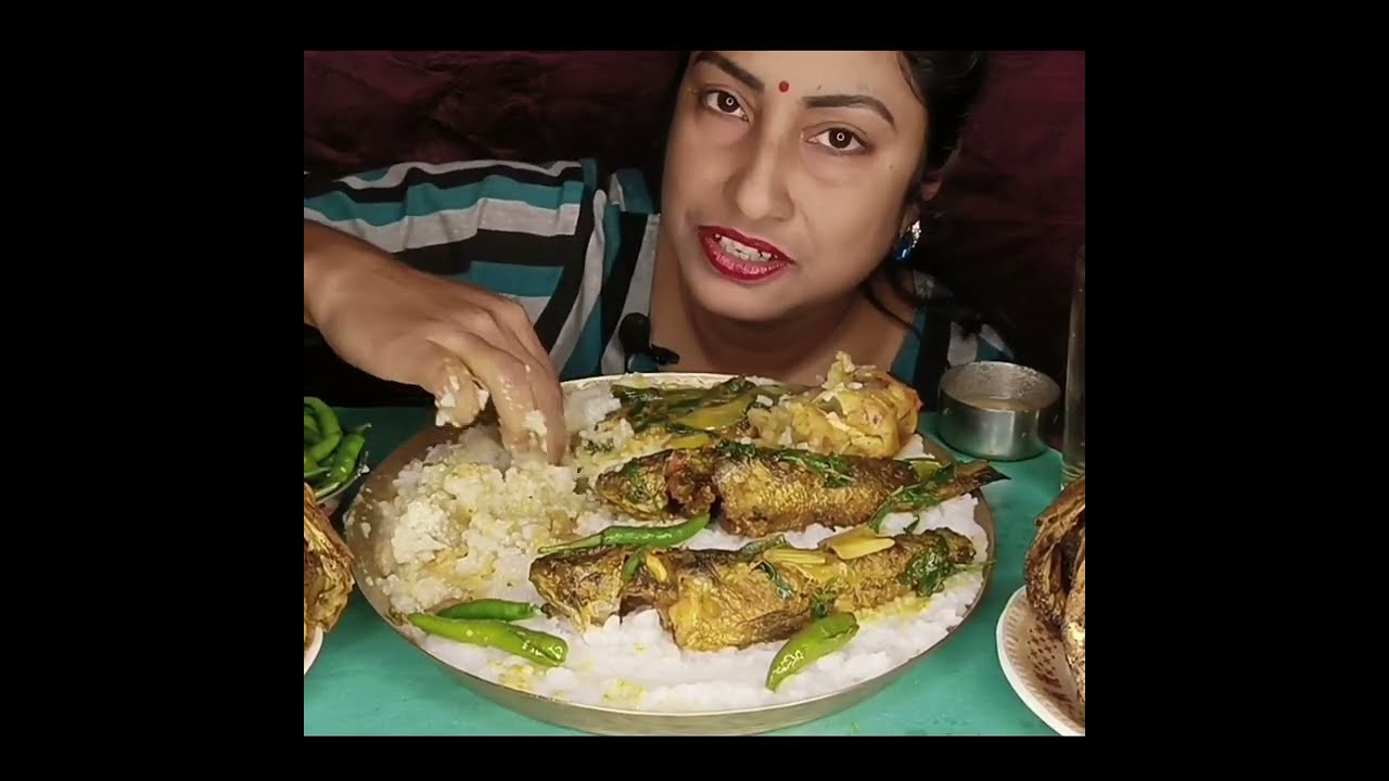 Spicy 🥵Macher Jhol Bhat/Fish Curry Rice Eating Mach Bhat Kacha lonka Bengali LunchEating #bigbites 