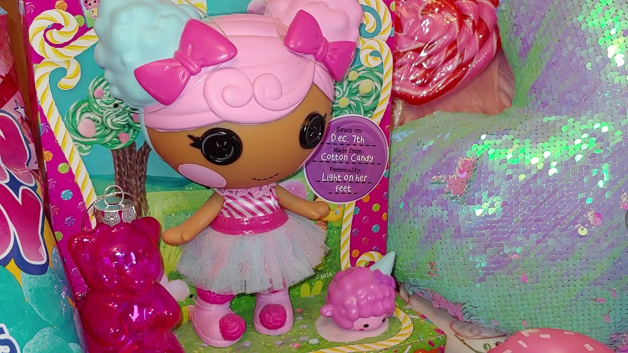 WHAT'S IN MY COTTON CANDY PURSE? 2019/COTTON CANDYLAND AESTHETIC PINK & BLUE THEMED VIDEO🍭🍬🍥